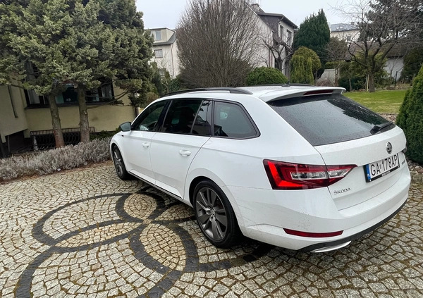 Skoda Superb cena 77000 przebieg: 209554, rok produkcji 2017 z Gdynia małe 29